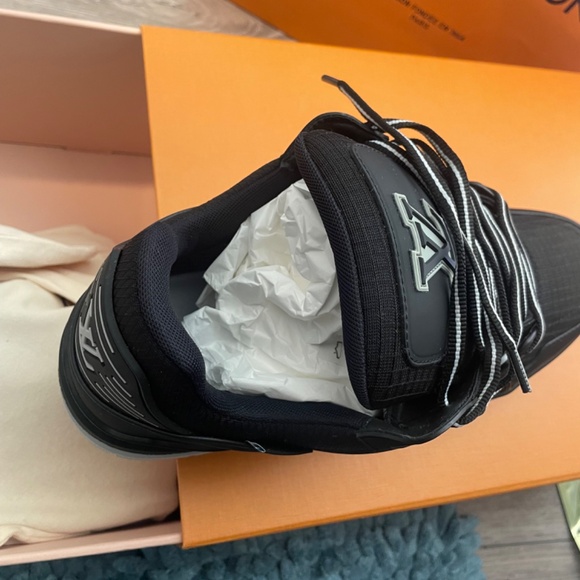 Louis Vuitton - Picture 5 of 7